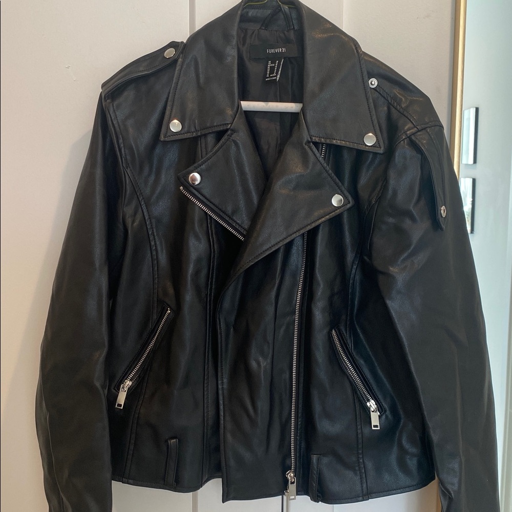 Forever21 oversized Black Faux Leather Biker Moto Jacket - size medium